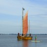SUP_mit-Segelschiff-im-Bodden-vor-Vitte_fuer_Superflavor SUP_mit-Segelschiff-im-Bodden-vor-Vitte_fuer_Superflavor
