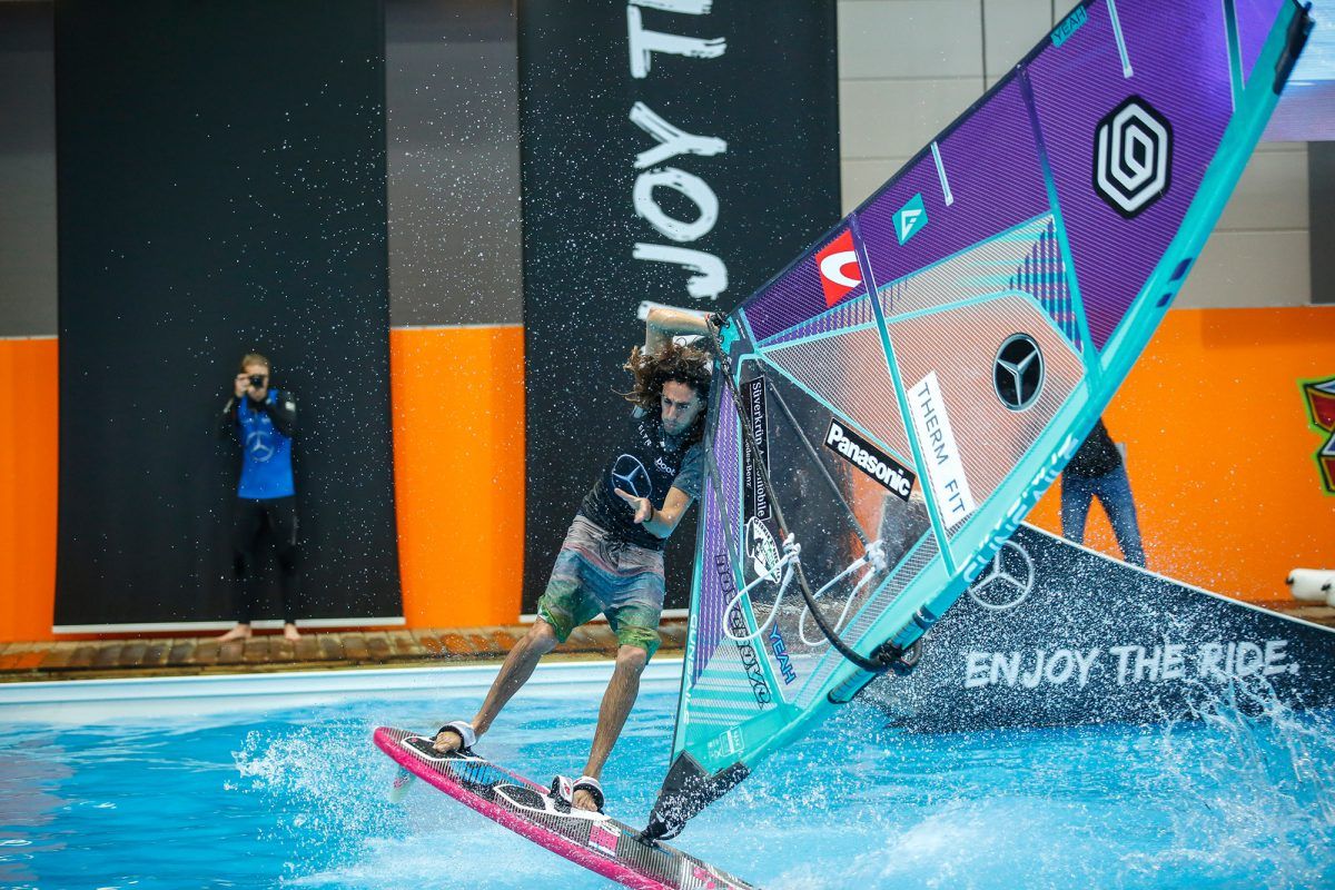 Tow-in_Windsurfing indoor boot düsseldorf